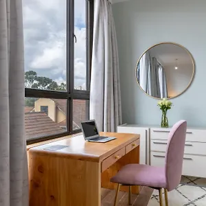 Apartment The Enclave Revamp 1 Bed By Yourhost,