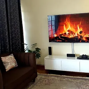 Apartment Rossyln Near Un And Village Market