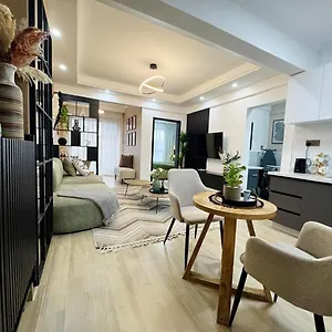 Executive 1 Bedroom Near National Park *