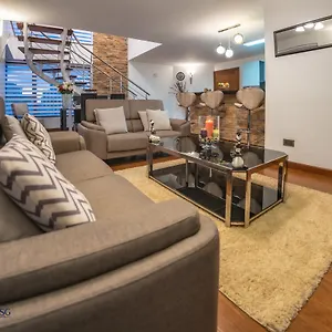 The Lofts Wood Avenue 1bedroom 公寓