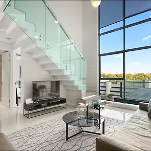 Nirvana Luxury Penthouse Apartment *