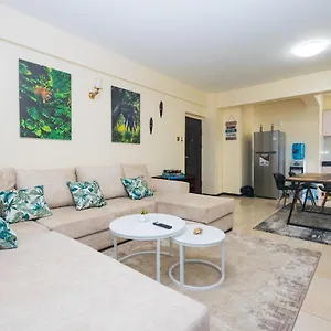 Tropical Themed 3br And Dsq Apartment