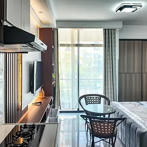 Luxury In The Heart Of Apartment *