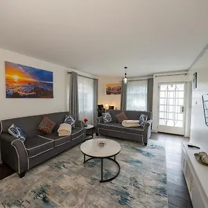 Apartment Arabella Luxe Near Waterfront Mall - Karen *