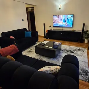 Apartment Rossyln Close To Village Market, Un And Two Rivers Mall
