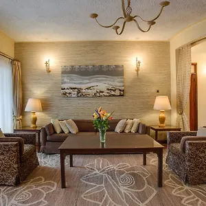 Apartahotel Mimosa Court 3*