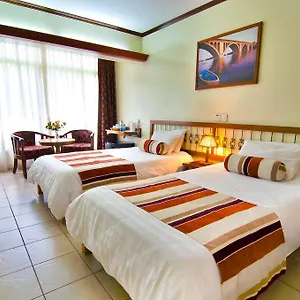 Sentrim Boulevard 4*
