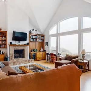 Holiday home Somervilles Escape *