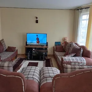 Apartment Ree Homestay & Safaris - Jkia *