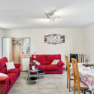 Holiday home Maison Charmante A + Jardin *