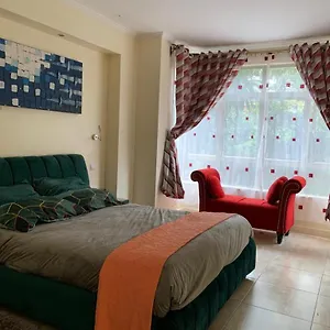 Urban Breeze Apartment *