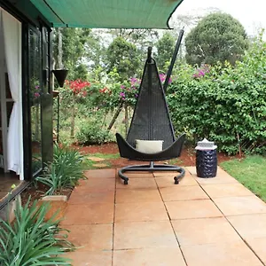 Tiny House With A Quiet Charming Garden * Nairobi