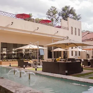 Cozy Studio With Partitioned Bedroom And Heated Pool In Nairobi *