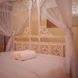 Warm & Cozy 2-br Apartment. 10 Mins From Centre Apartment *