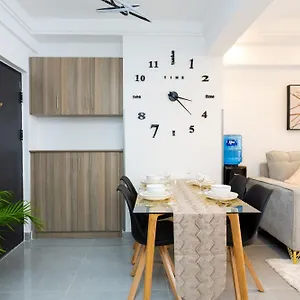 The Eclectic Retreat, Lavington. Apartment *