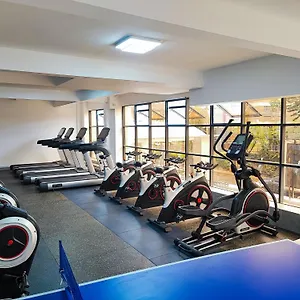 Apartman Skyline Splendor With Views, Mini Golf, And Restaurant In Kilimani Nairobi