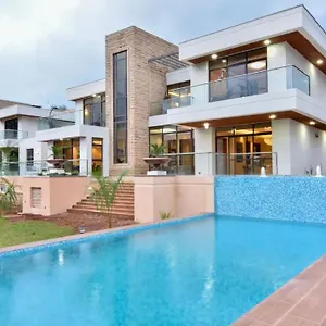 Villa Palm House