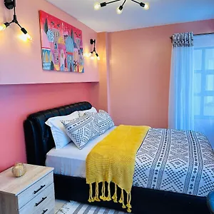 Cozy Near Wilson Airport & Giraffe Center
