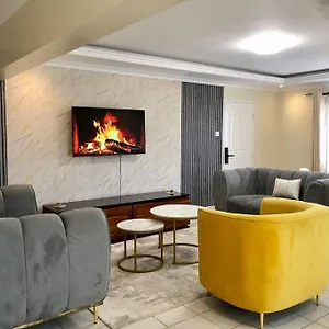 1bed Minutes Away From The Airport Apartment