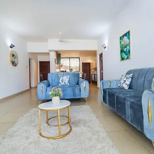 Apartment Modern Amenitiesurban Location Sophisticated Style *