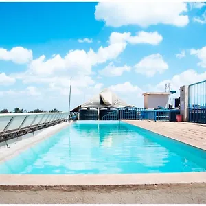Anne's Luxurious Thindigua Apartment *