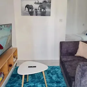 Racecourse Netflix Wifi Free Parking Apartment
