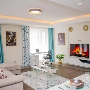 Apartment Capital M Luxury 1br By Bednbeyond Eagle Westlands With A Pool And View *
