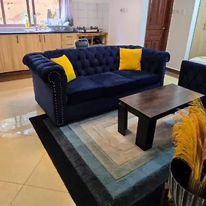 Cozy Near Un & 2 Rivers Mall Apartment Nairobi