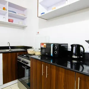 Rooftop Luxe With Queen Bed, Gym And Netflix Apartment Nairobi