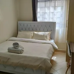 Mollyanne * Nairobi