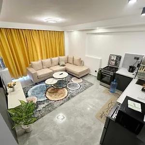 Modern 1-bedroom In With Balcony, Gym, & Fast Wifi Nairobi