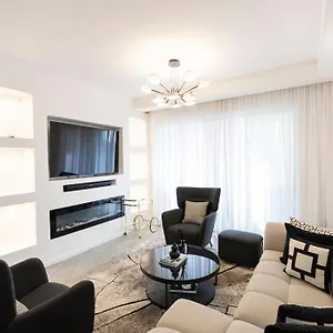 Modern Retreat With Pool And Gym Near Yaya Center Apartment Nairobi