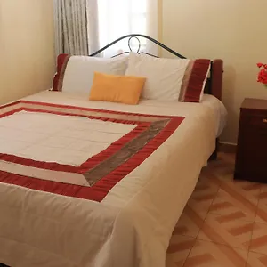Apartament Away From With Basics *