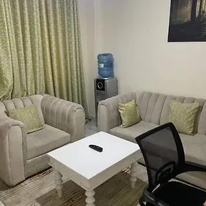 Joan's Cozy Near Jkia Apartment *