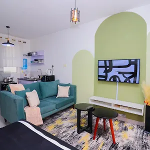 Bed & Breakfast Ngong Road Studio, Racecourse Gardens With Free Parking, Netflix & Pool, Pearl2 Unit Nairobi