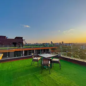 The Modern Executive Serene With Amazing Breathtaking Views ,fully Equipped Gym And Heated Swimming Pool And Private Ample Parking Space Apartment Nairobi