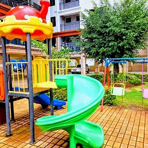 Garden View Haven Executive Three Bedroom With Amazing Views ,large Beautifully Designed Garden ,gym ,ample Parking Space And Children Playground *