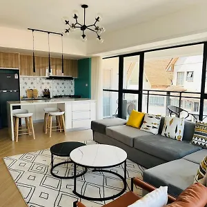 Secret Serenity 3 Bedroom Apartment *