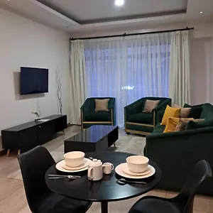 Elegant Apartment *