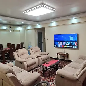 Apartment One Bedroom Near Adam's Arcade *