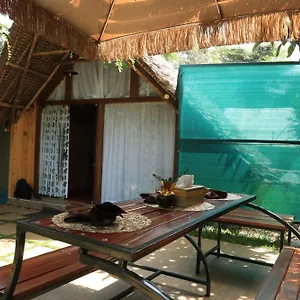 The Giraffe Luxury tent *