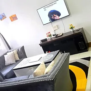 Serene Escape, Chic & Cozy Chess *