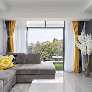 Nivla Executive Cozy Haven With Gym And Balcony Apartment