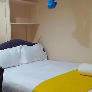 Lush 1 Bedroom- Long Urban Homes *