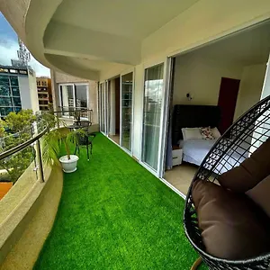 Newly Furnished Two Bedroom With Swimming Pool, Fully Equipped Gym, Private Parking Space,children Playground And Unbeatable Scenic Views 奈洛比