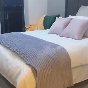 Apartment Luxury With Swimming Pool, Gym, Sauna & Steam Bath *