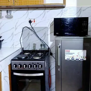 Goldenserene Apartment *