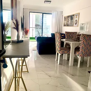 Furnished 2bedrm Unit- Smarthomes Lägenhet