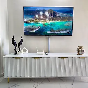 Apartman The Luxe Modern Living Space *