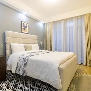 Spacious Elegant One Bedroom With Amazing Scenic Views, Heated Swimming Pool Free Parking Space And Modern Equipped Gym 奈洛比